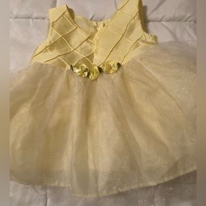 Yellow Tulle dress w/rosettes 3-6 mo.